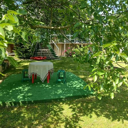 Appartement "Ранчо" - Тераса Квіти Сад à Oujhorod Extérieur photo