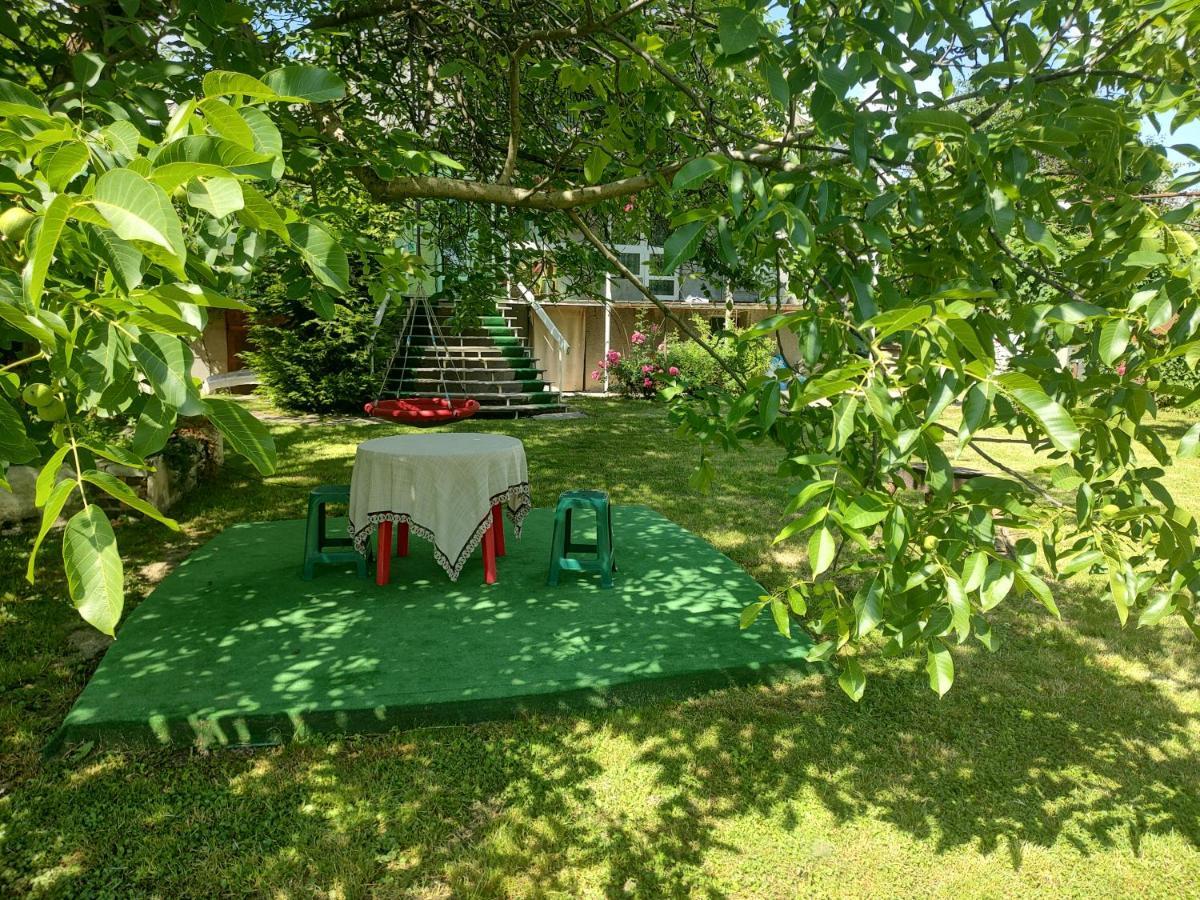 Appartement "Ранчо" - Тераса Квіти Сад à Oujhorod Extérieur photo